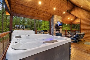 Indoor spa tub