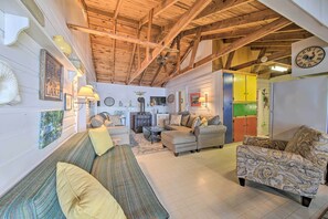 Living Room | 800 Sq Ft