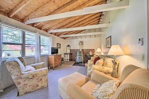 Living Room | Central A/C & Heating