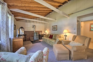 Living Room | Free WiFi