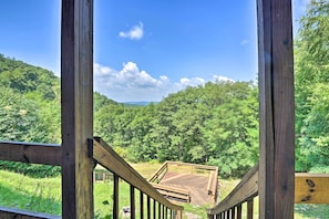 Steps to Lower Level Deck