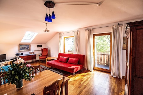 Ferienwohnung Inselblick: 2 Schlafzimmer, 90qm, grosser Balkon mit See- und Bergblick-Inselblick - Wohnbereich