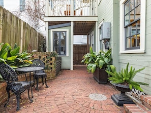 Outdoor Private courtyard