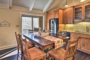 Dining Area | Dishware & Flatware