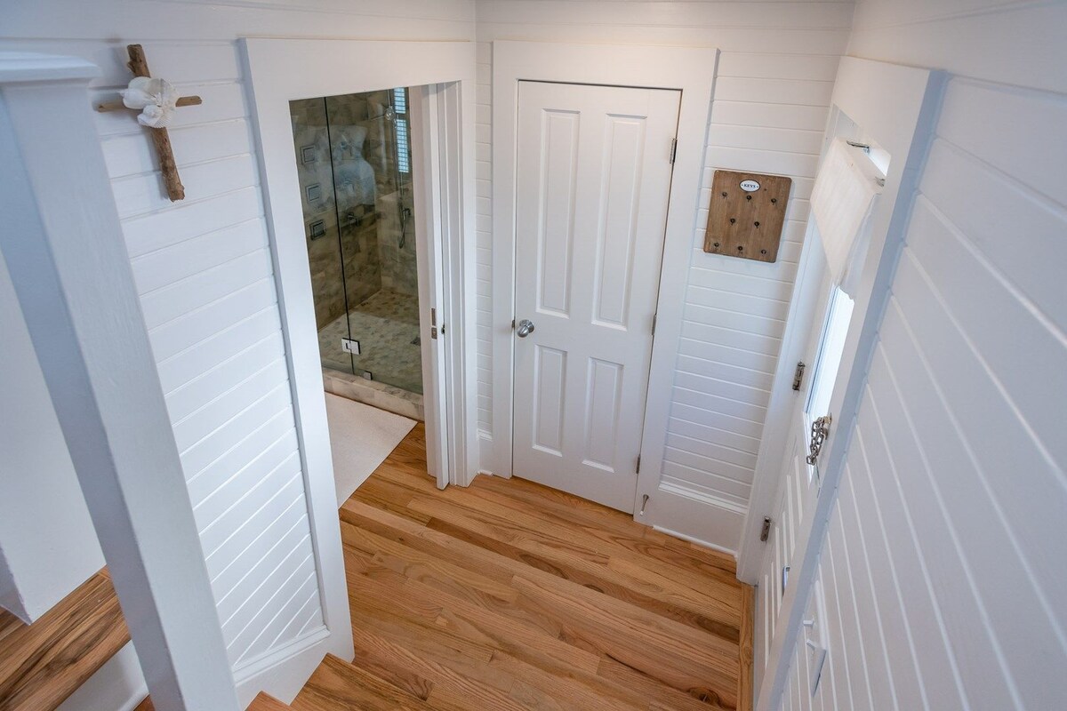 30% OFF REMAINING SUMMER AVAILABILITY~MAGNOLIA HONEYMOON COTTAGE~Beachfront