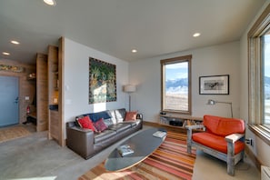 Living Room | Free WiFi