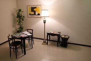 There is a brochure for guidance of Kitami in the hall. There are also pamphlets for English-speaking, Chinese, Korean and Taiwanese people.