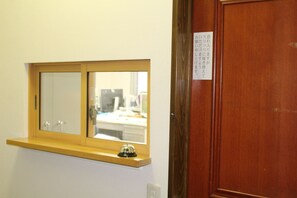 After creating the accommodation list at the 3rd floor reception, the host will guide you to the 4th floor room!