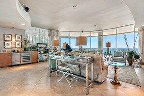 Living Room - Panoramic Views