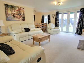 Living area | Irenic Lodge 2 - Irenic Lodges, Hamble
