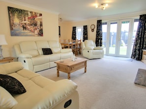 Living area | Irenic Lodge 2 - Irenic Lodges, Hamble