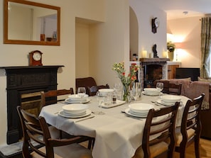 Convenient dining area | Rhona’s Cottage, Abergavenny