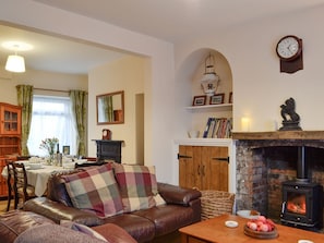 Spacious living and dining room | Rhona’s Cottage, Abergavenny