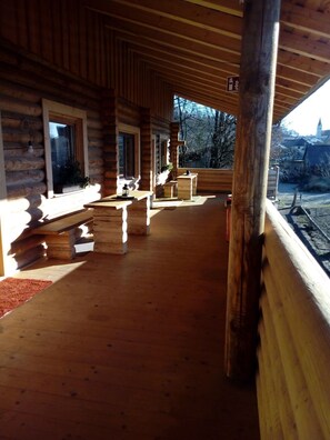 Hüttenappartement mit Holzofen und Balkon-OG Balkon