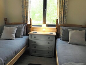 Twin bedroom