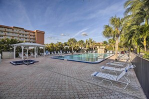 This condo grants access to all of the Rivera Club's community amenities.