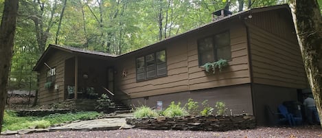 spacious cabin located within walking distance to lake, park and golf course.