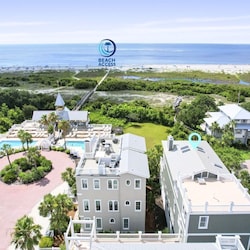 Aerial view of the close proximity to the beach and private walkway