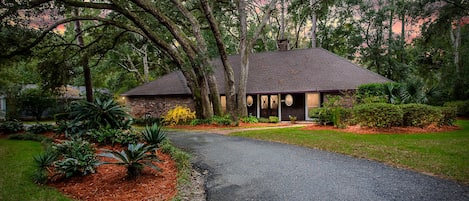 Front view of Elmo and Sam's Cottage