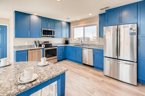 surf-or-sound-realty-leave-of-absence-920-kitchen-1