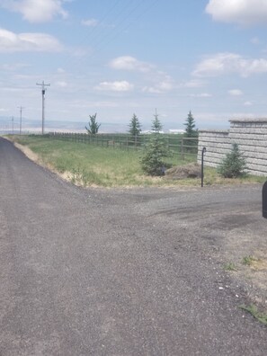 Pulling up to the driveway on Powell Road. 
