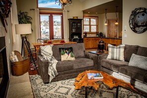 Open Floor Plan to Accommodate the Entire Crew