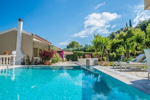 Villa Zapphira Peritheia Corfu swimming pool