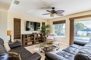 Spacious living room