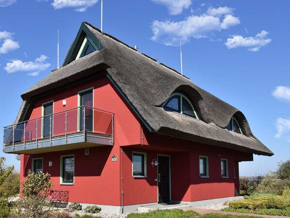 Außenansicht des Gebäudes. Ferienhaus Boddenbrise