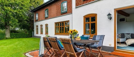 Landhaus Hohe Luft - Terrasse mit Garten