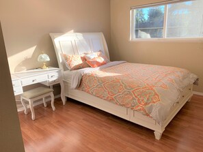 Upstairs queen size bedroom