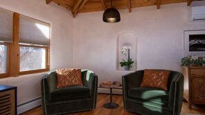 Sitting area in living room with swivel chairs - great for conversation