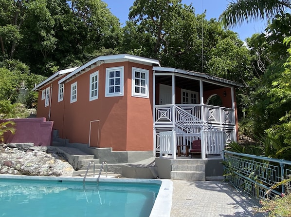 Almond Tree Cottage with Pool