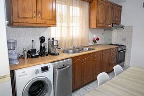 Maria’s House Arillas Corfu- fully equipped kitchen