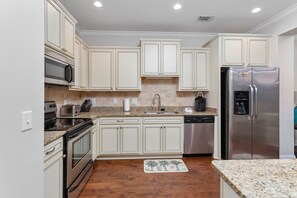 306 Reserve - Kitchen