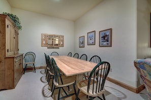 "Dining Room","Dining Table","Table","Furniture","Indoors"