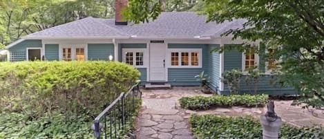 Picturesque 1924 Tryon cottage in the historic heart of downtown; In Our State 