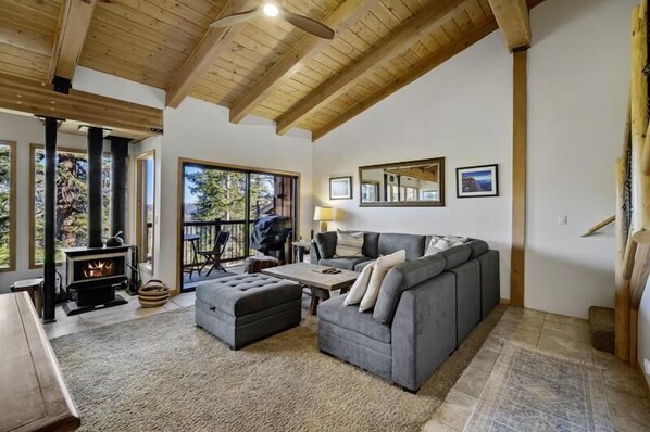 Amazing- 2 Bedroom plus loft, 2.5 bathroom-condo.
