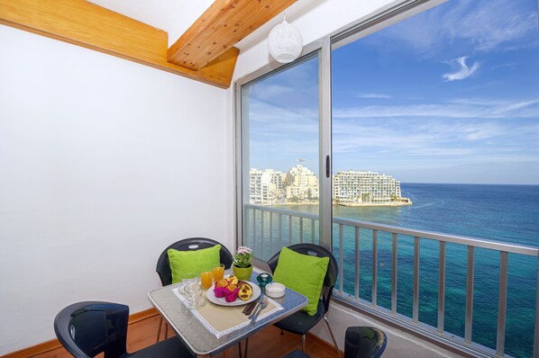 Stunning sea views of Spinola Bay from the seafront balcony!