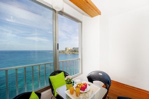 Stunning sea views of Spinola Bay from the seafront balcony!