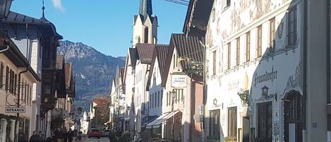 Die historische Ludwigsstraße im Ortsteil Partenkirchen