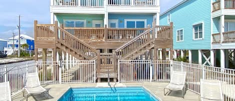 Beautiful pool next to the dunes and ocean. Blue Parrot #7 is on the right side.