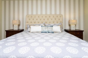 2nd Floor Master Bedroom (King Size Bed)