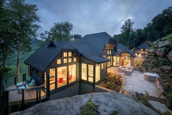 Bouldercrest at Eagles Nest