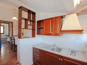 Zimmer, Eigentum, Möbel, Cabinetry, Countertop, Sinken, Gebäude, Interior Design, Haus, Küche