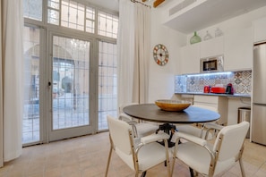Vintage-Ferienwohnungsküche in Palma de Mallorca