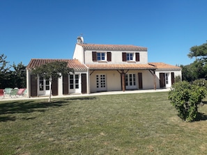 Vaste maison avec jardin 4500 m²