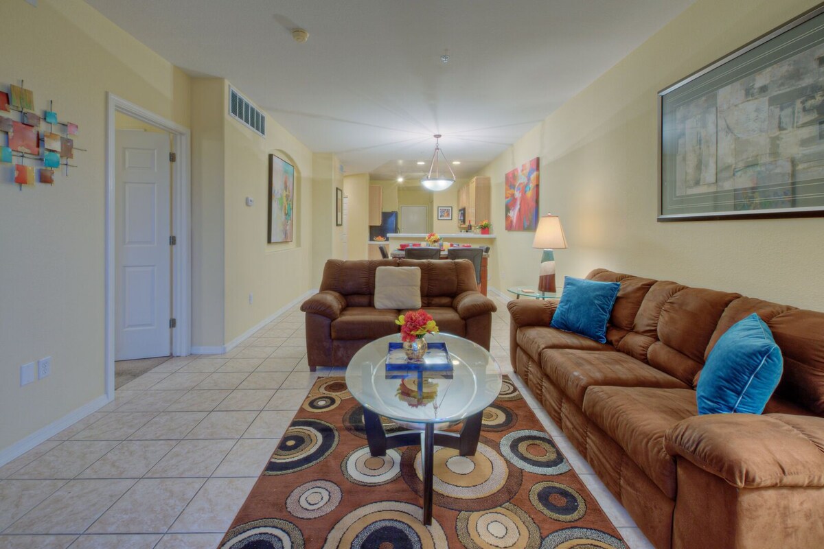 Mesa Superstition Lakes Ground Floor Unit: Lake & Sunrise Views, Gated Comm w/Heated POOL/SPA