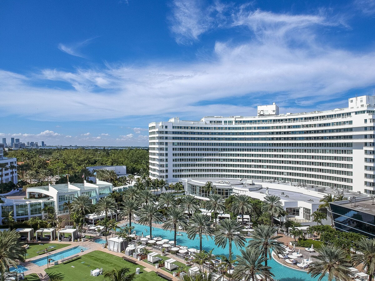 Junior Suite Ocean View Fontainebleau Hotel Private Beach Area