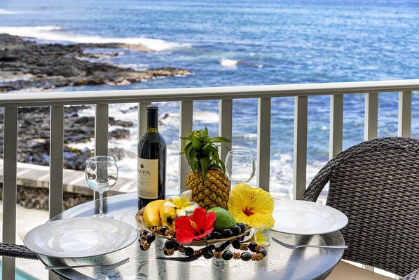 Right on the ocean! Watch dolphins and surfers from the spacious lanai.